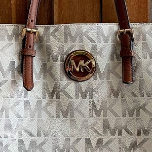 Michael Kors Jet Set Travel
